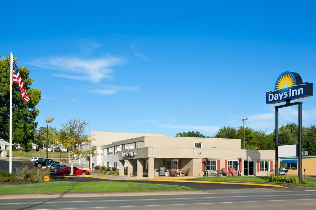 Days Inn By Wyndham Pierre Extérieur photo